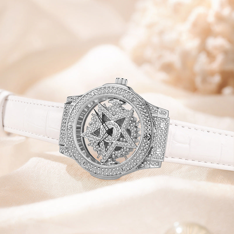 Reloj de lujo con pentagrama ahuecado y luz de diamante completo