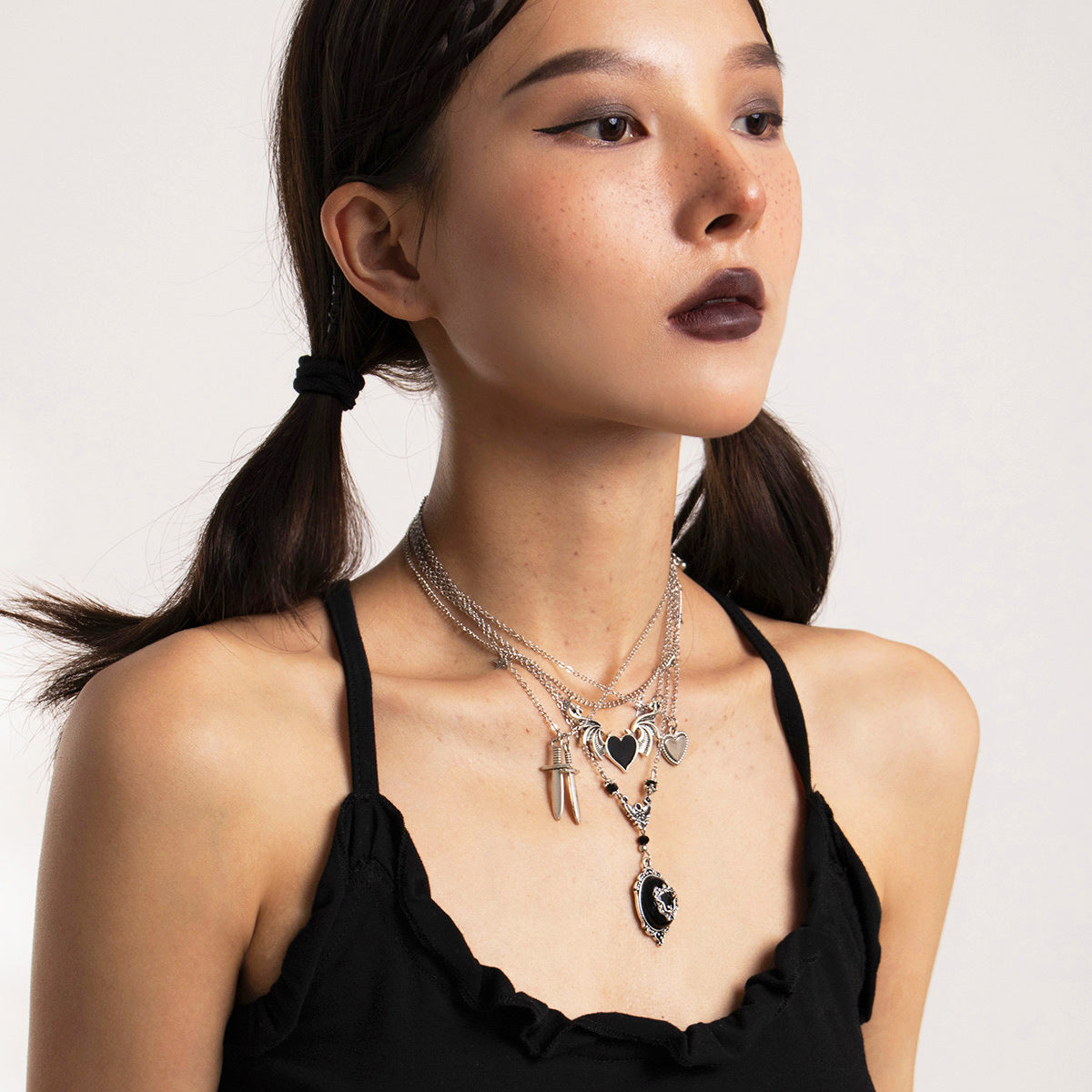 Collar con colgante de alas de amor de estilo punk oscuro