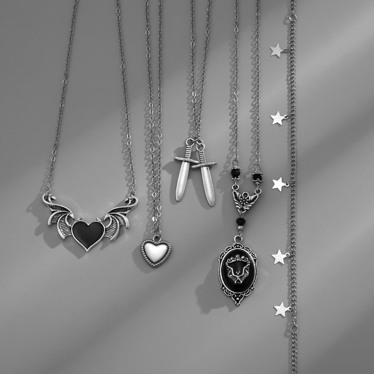 Collar con colgante de alas de amor de estilo punk oscuro
