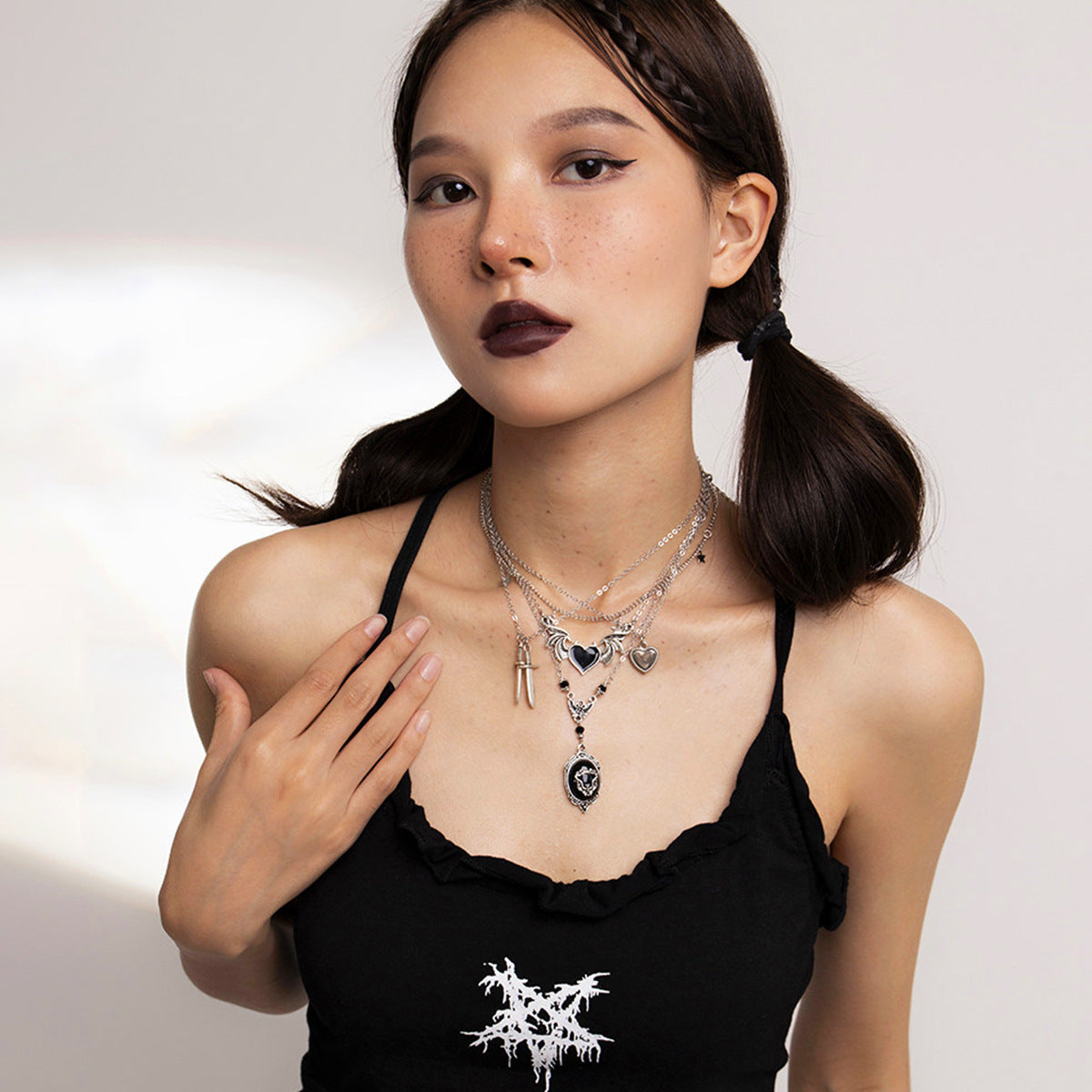 Collar con colgante de alas de amor de estilo punk oscuro