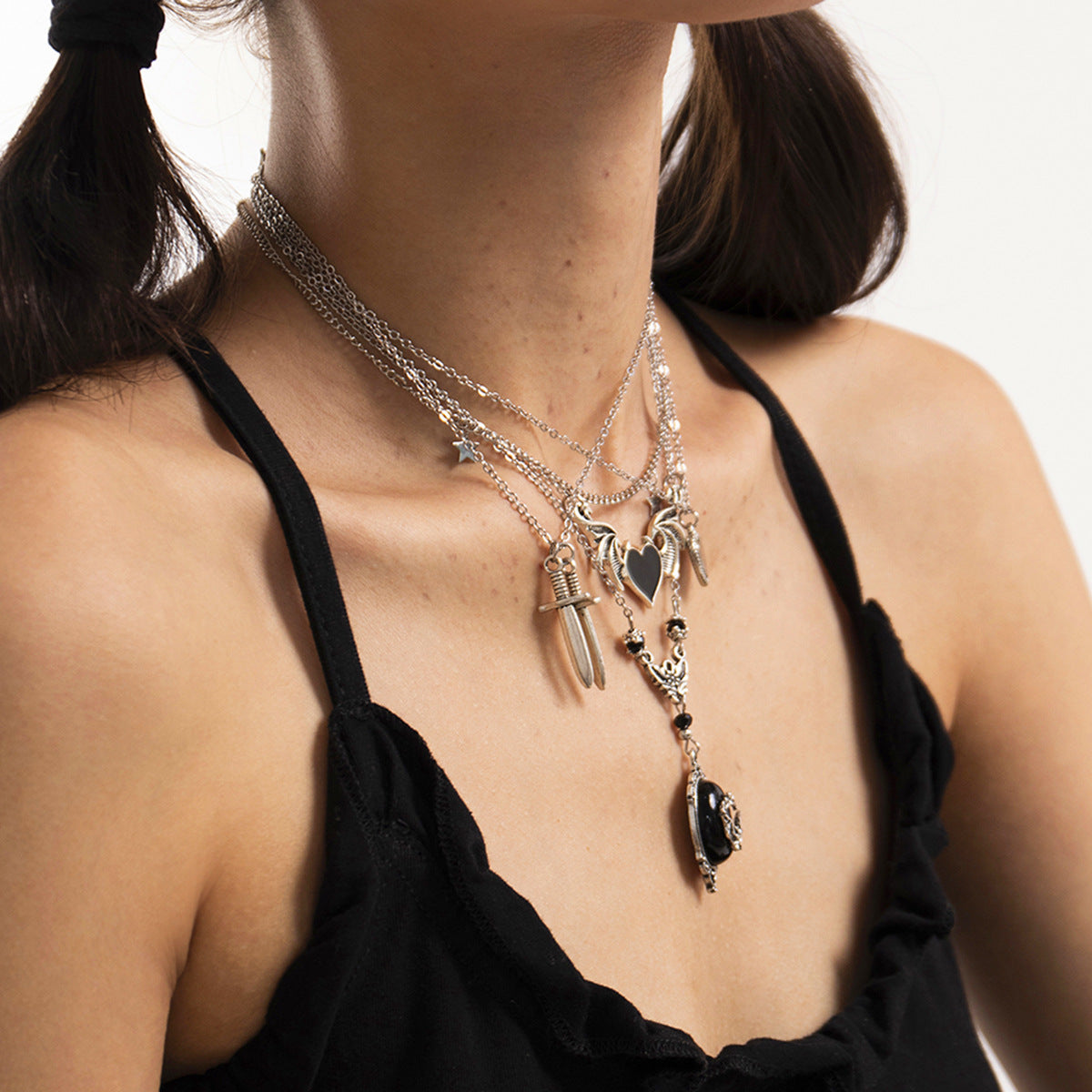 Collar con colgante de alas de amor de estilo punk oscuro