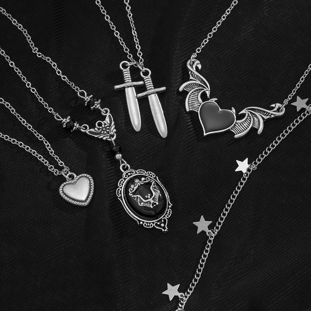 Collar con colgante de alas de amor de estilo punk oscuro