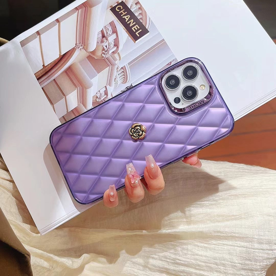 Capa de telefone de camélia prateada galvanizada para iPhone 16 Pro Max – capa rígida com padrão de diamante para mulheres