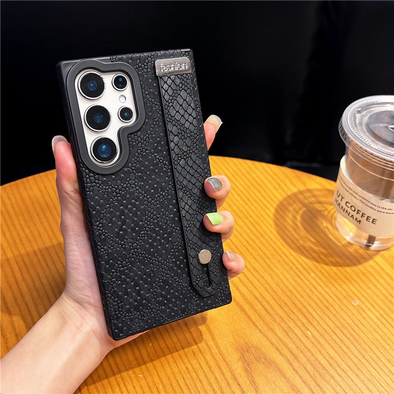Snake Pattern Magnetic Shockproof Case – Compatible with Samsung S24 Ultra/S25