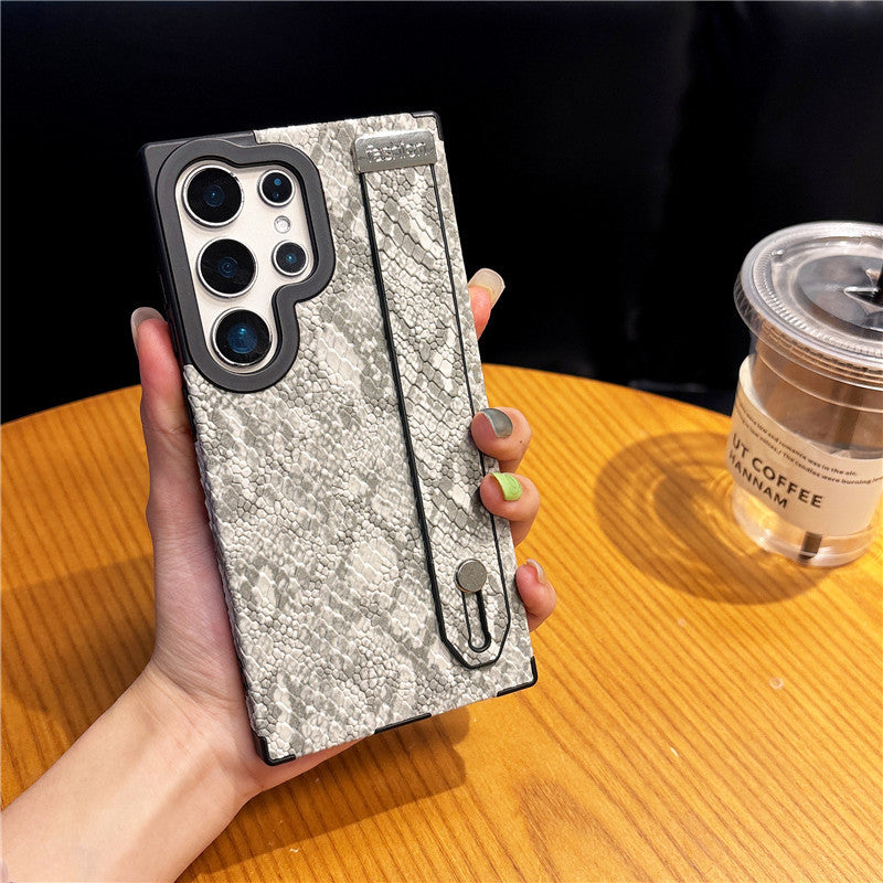 Snake Pattern Magnetic Shockproof Case – Compatible with Samsung S24 Ultra/S25