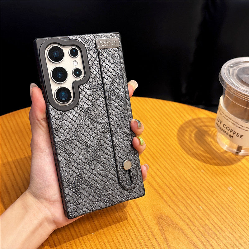 Snake Pattern Magnetic Shockproof Case – Compatible with Samsung S24 Ultra/S25