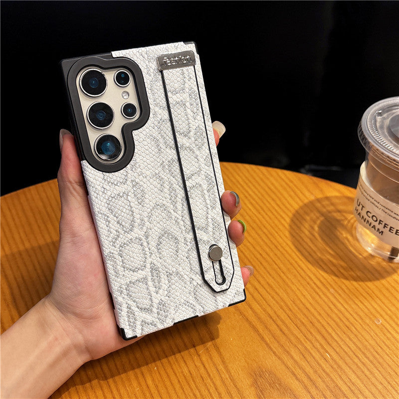 Snake Pattern Magnetic Shockproof Case – Compatible with Samsung S24 Ultra/S25