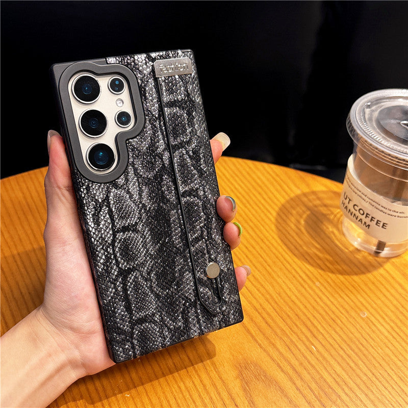 Snake Pattern Magnetic Shockproof Case – Compatible with Samsung S24 Ultra/S25