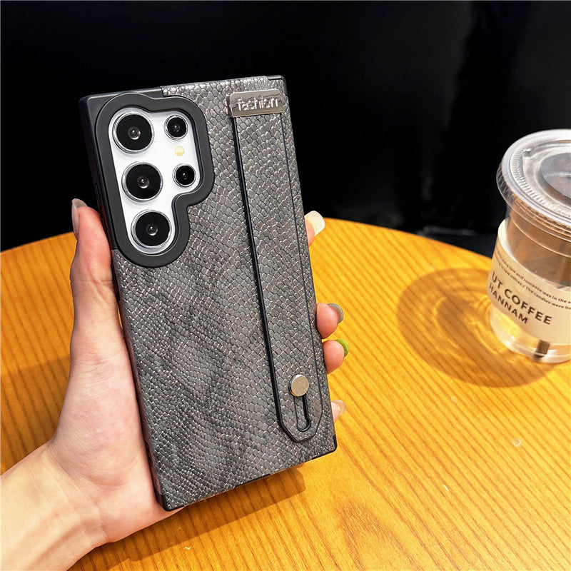 Snake Pattern Magnetic Shockproof Case – Compatible with Samsung S24 Ultra/S25