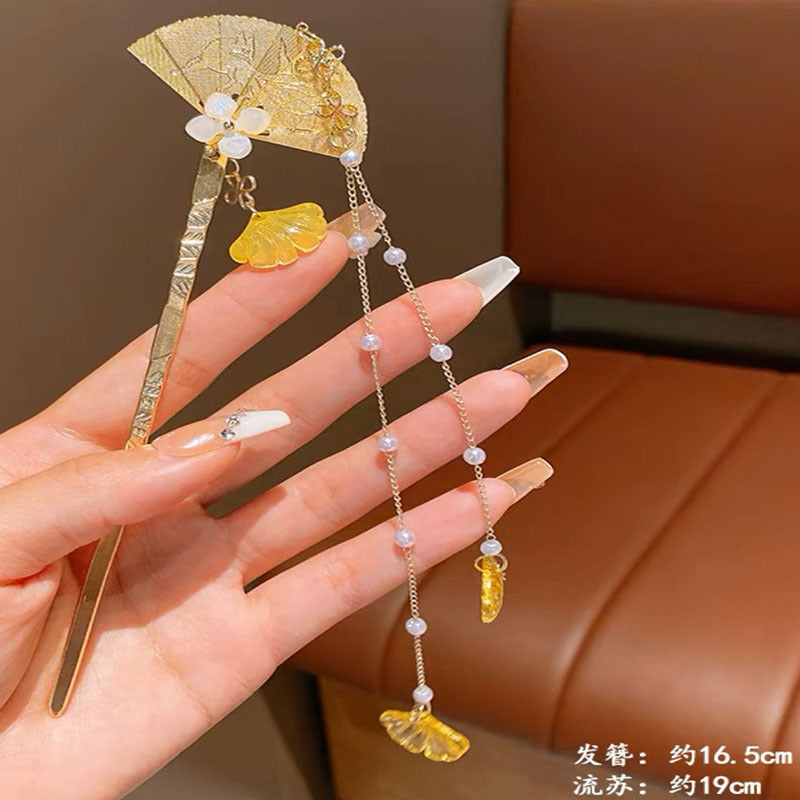 Horquilla con borlas y forma de abanico